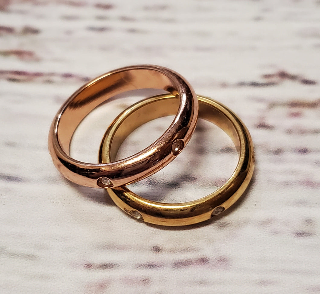 2 rings - gold / copper size 7ish