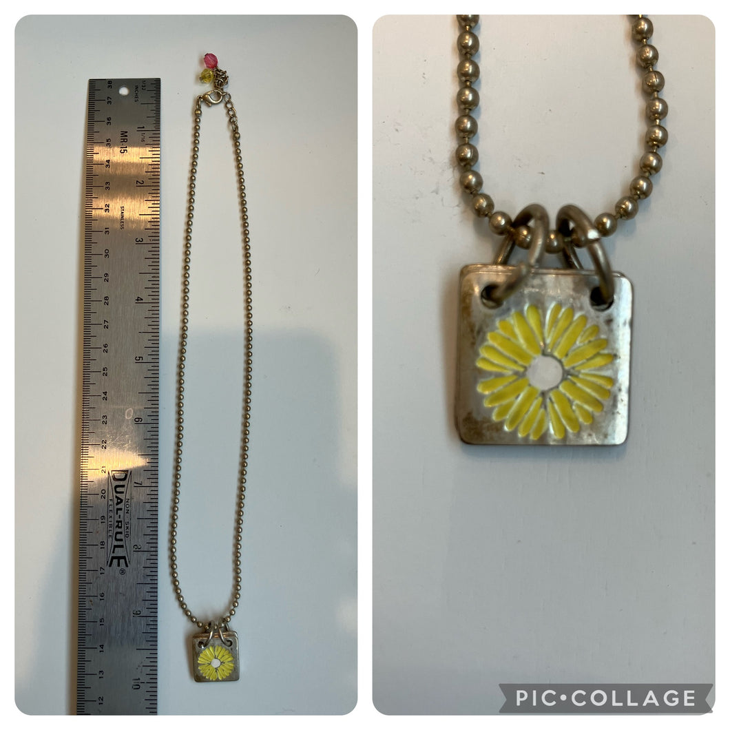 Girls daisy necklace Perfect for tween