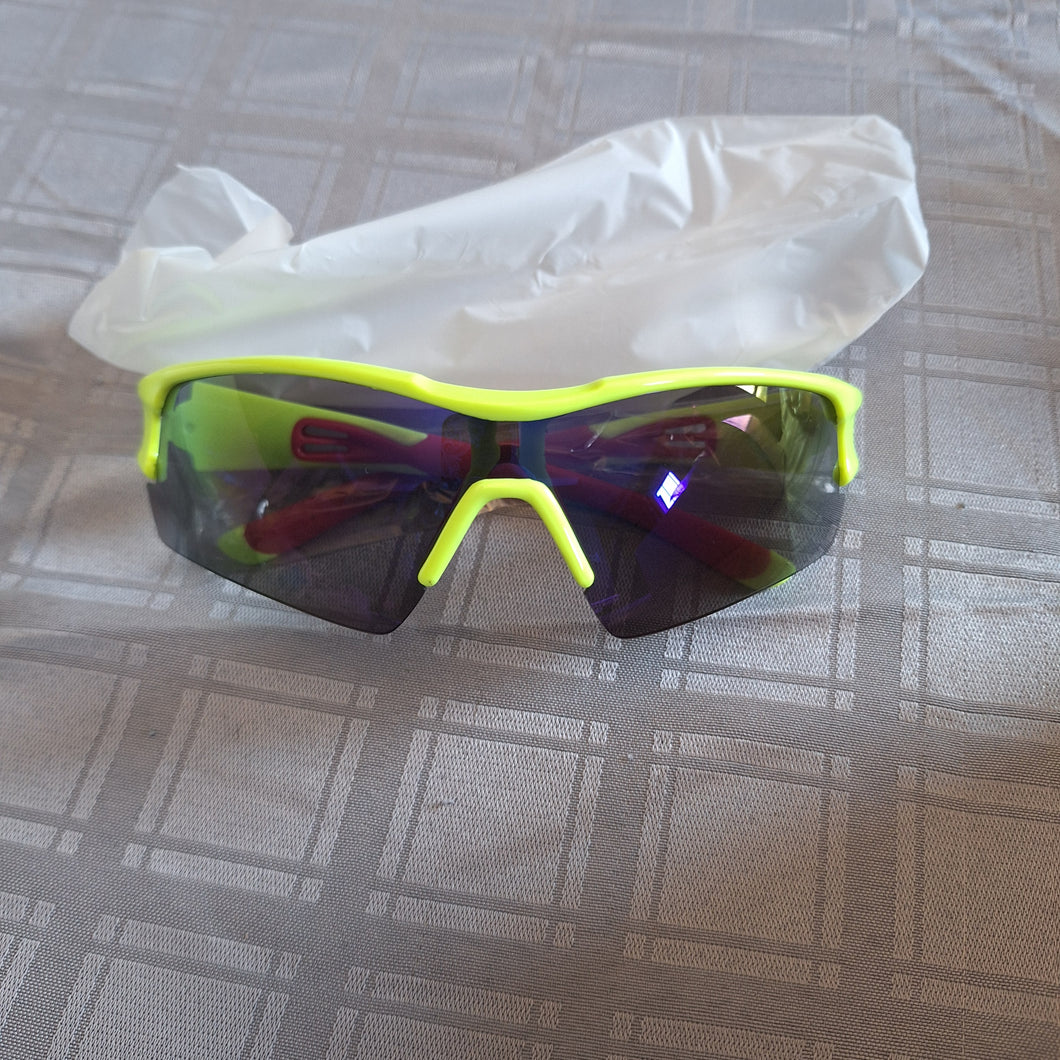 NEW CYCLING/ SKIING SUNGLASSES GREEN TRIM