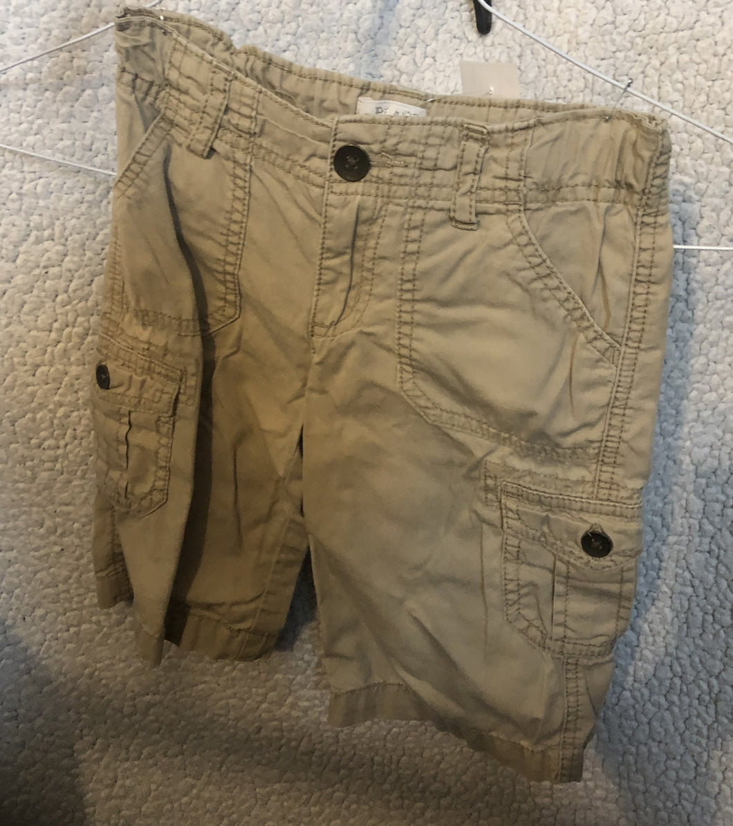 Children's Place tan cargo shorts - size Kids 6