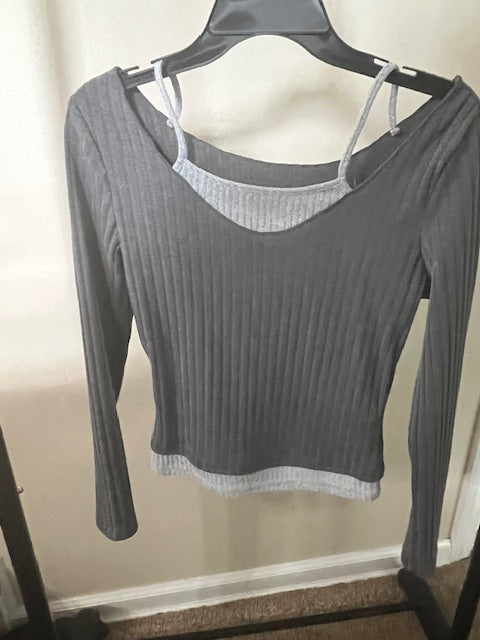 Grey long sleeve dbl shirt - size Junior Girls L (11-13)