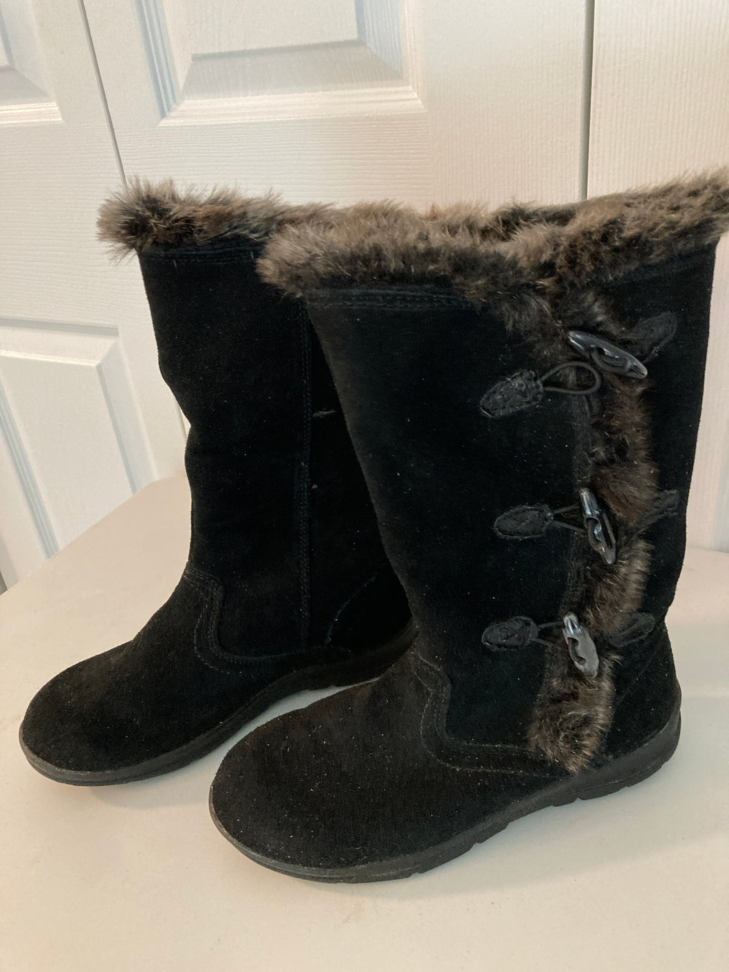 Boots Blk Upper leather faux fur NEW - size Shoes-Womens 6