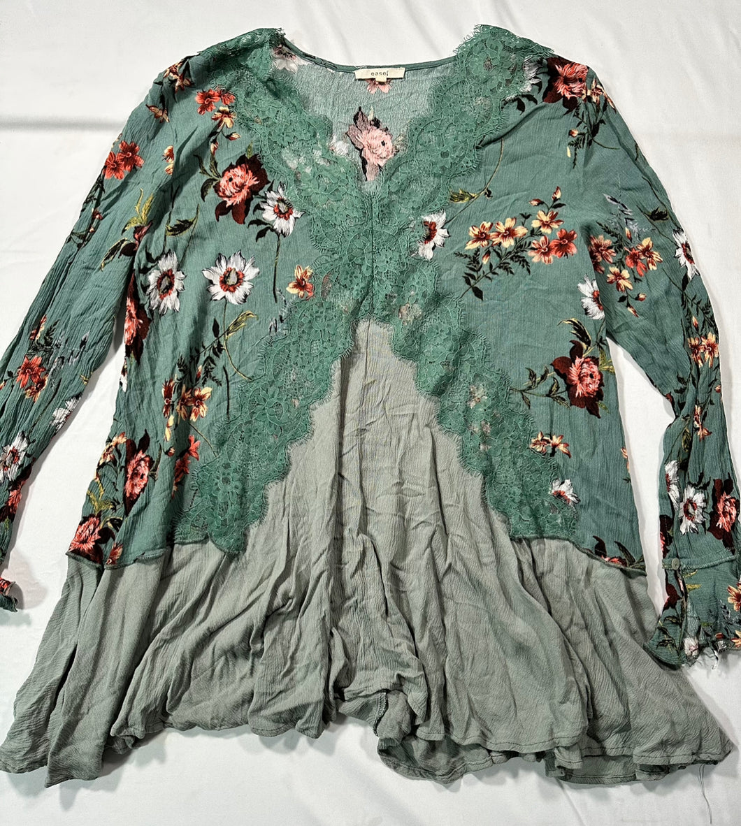 Easel (272) Green floral tunic - size Women M (8-10)