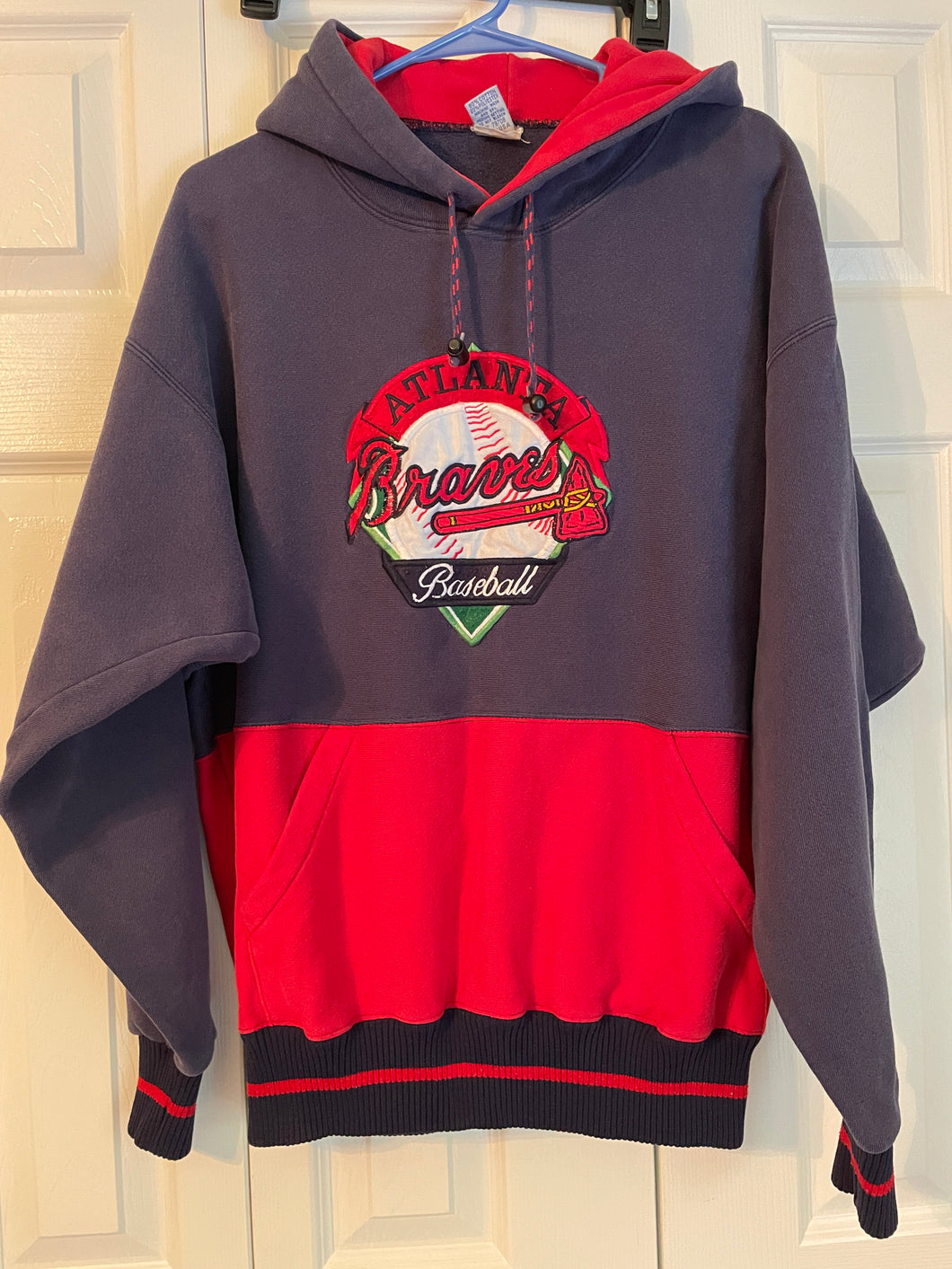 Atlanta Braves Heavy Duty Hoodie - size Mens L