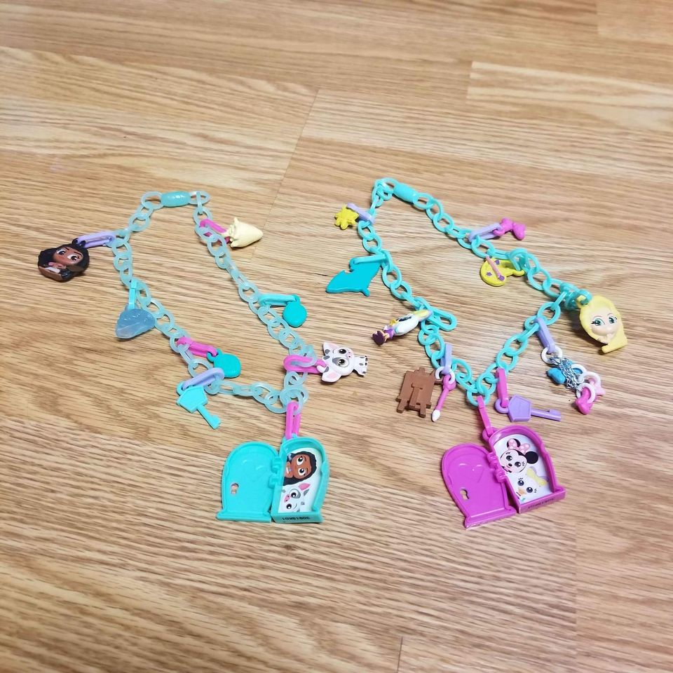 2 disney doorable necklaces - complete