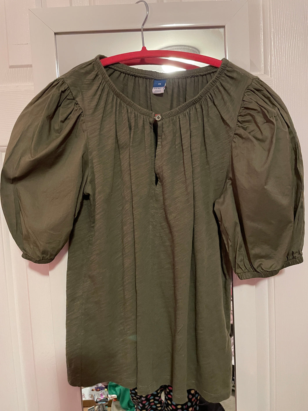 Old Navy army green Puffer sleeve sh sleeve - size Women S (4-6)