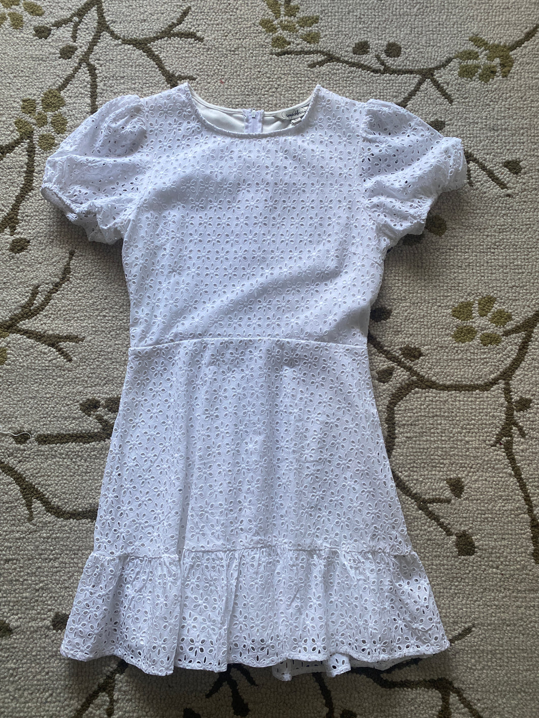 Speechless Dress White floral cutouts - size Women M (8-10)