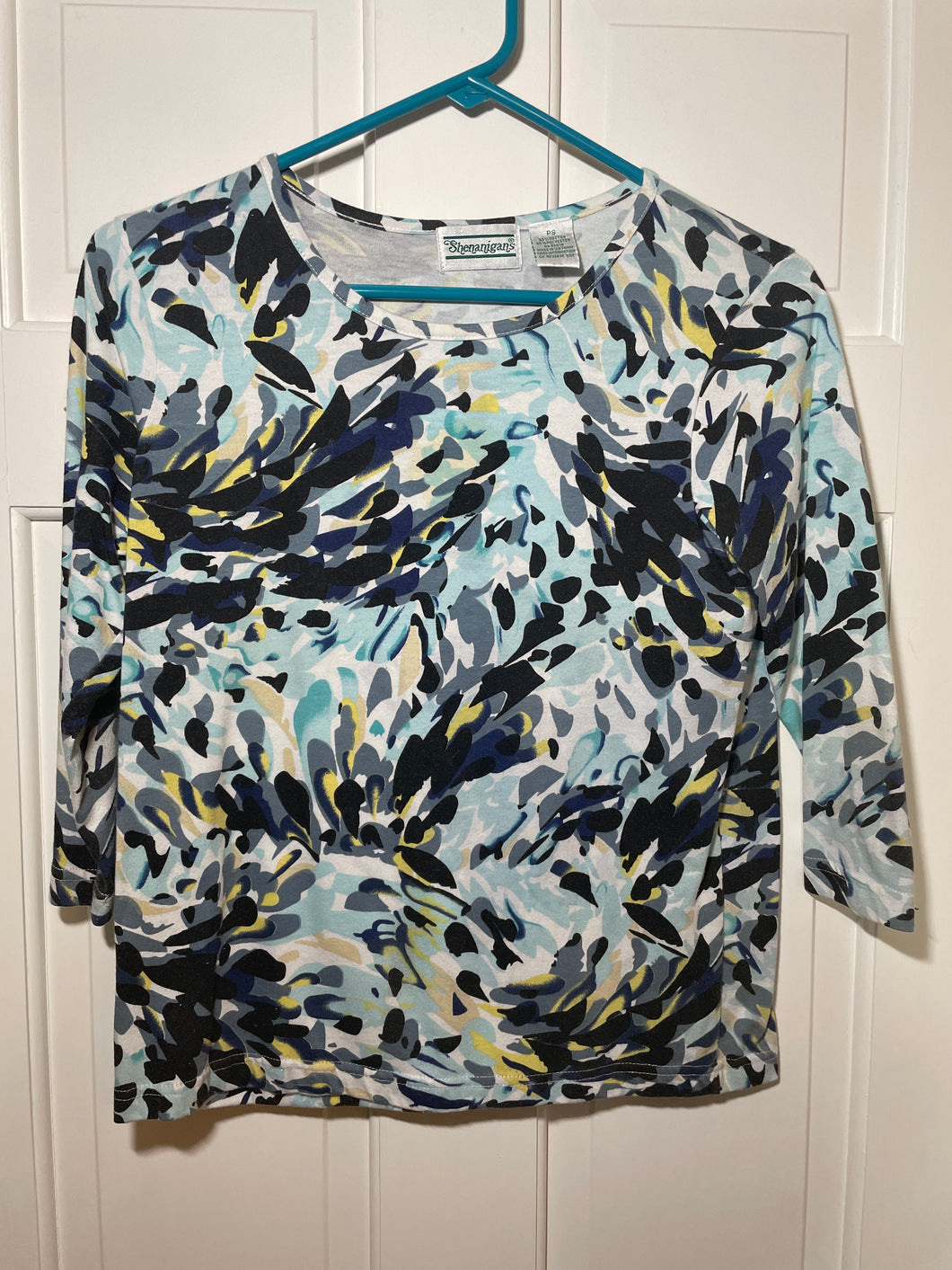 Shenanigans Top Blue/Black/White Floral - size Women S (4-6)