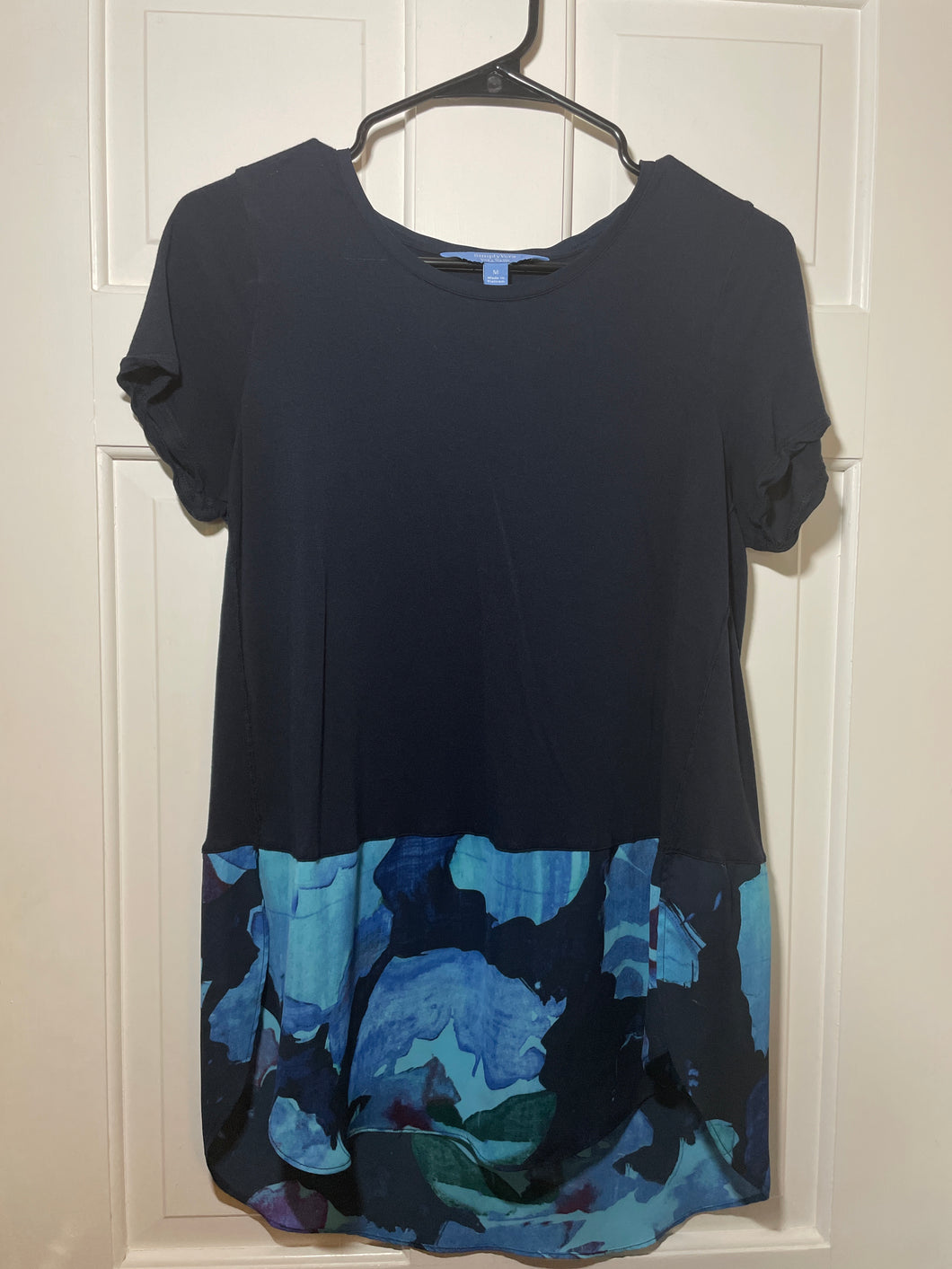 Simply Vera Wang Top Blue Shortsleeve - size Women M (8-10)