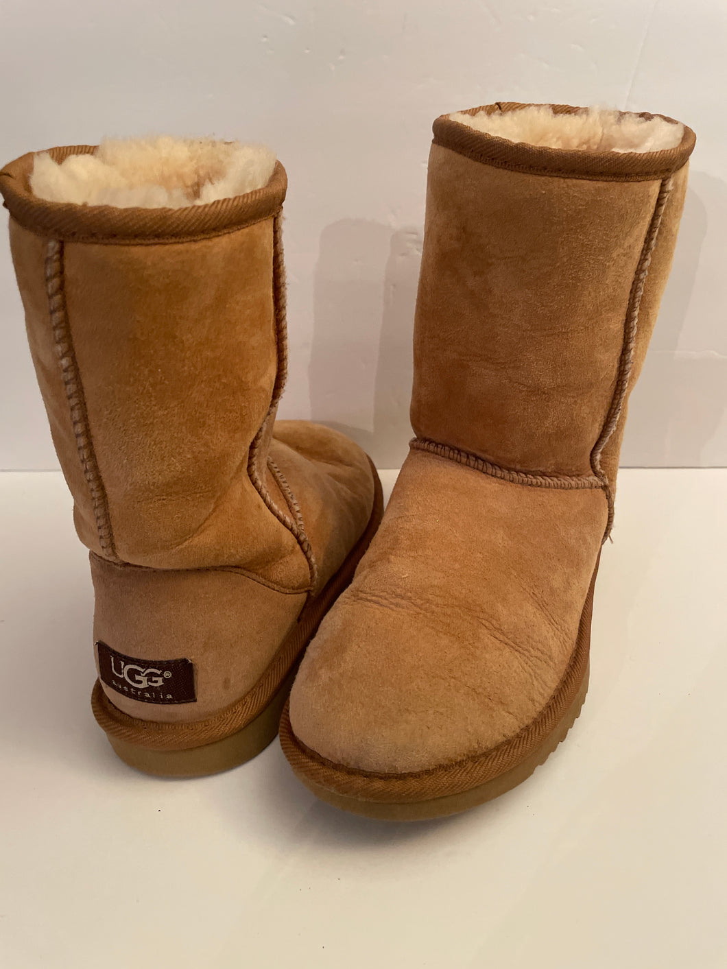 UGG Boots Tan Suede / Fur Lining - size shoes-youth 5
