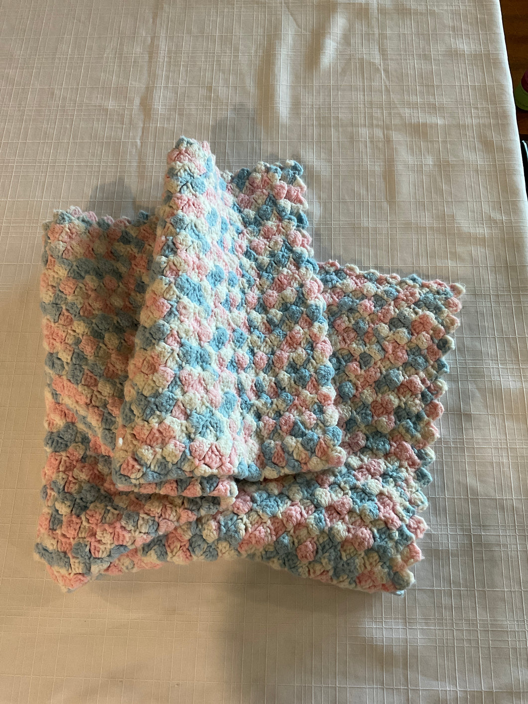 Wht blue pink knit  3' x 3.5'