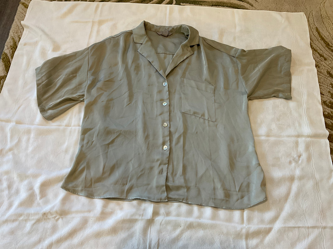 H&M grey silky but dw ss shirt - size Women L (12)