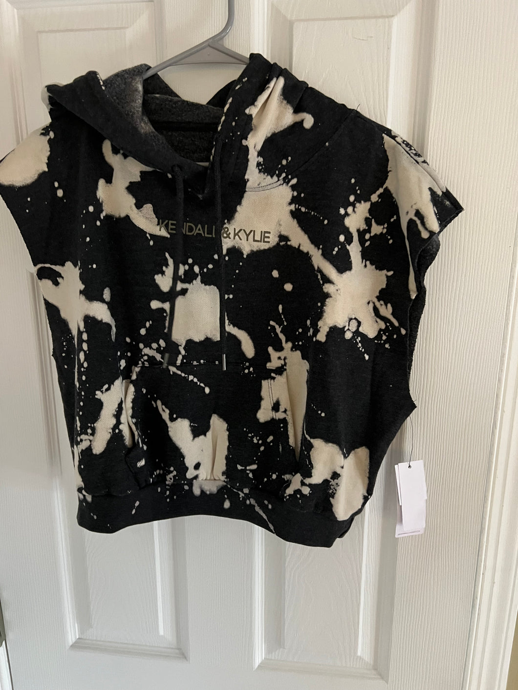 KENDALL & KYLIE HOODED NEW-SHIRT-BLACK/WHITE - size Junior Girls L (11-13)