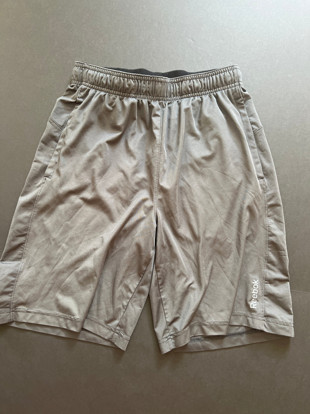 REEBOK SHORTS DARK GRAY - DRAWSTRING - size Mens S