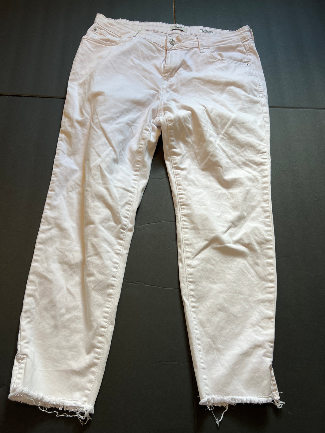 KENSIE JEANS - STRETCH WHITE - SIZE 12 - size Women L (12)