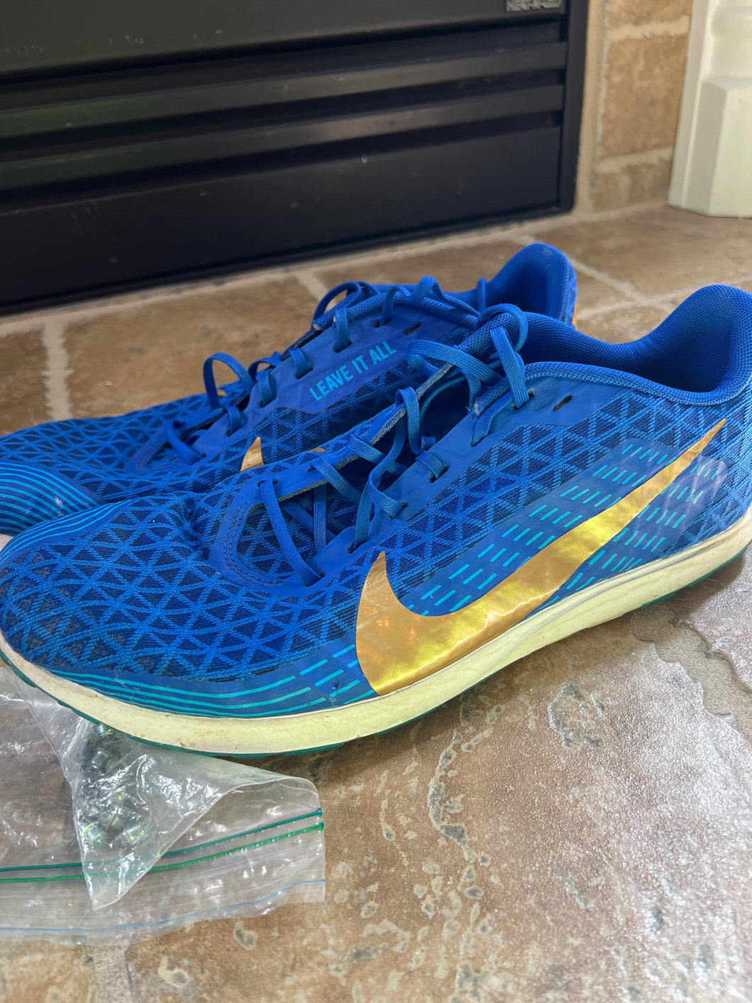 NIKE TRACK SHOES W/SPIKE MENS SIZE 11 - size Shoes-teen 9.5