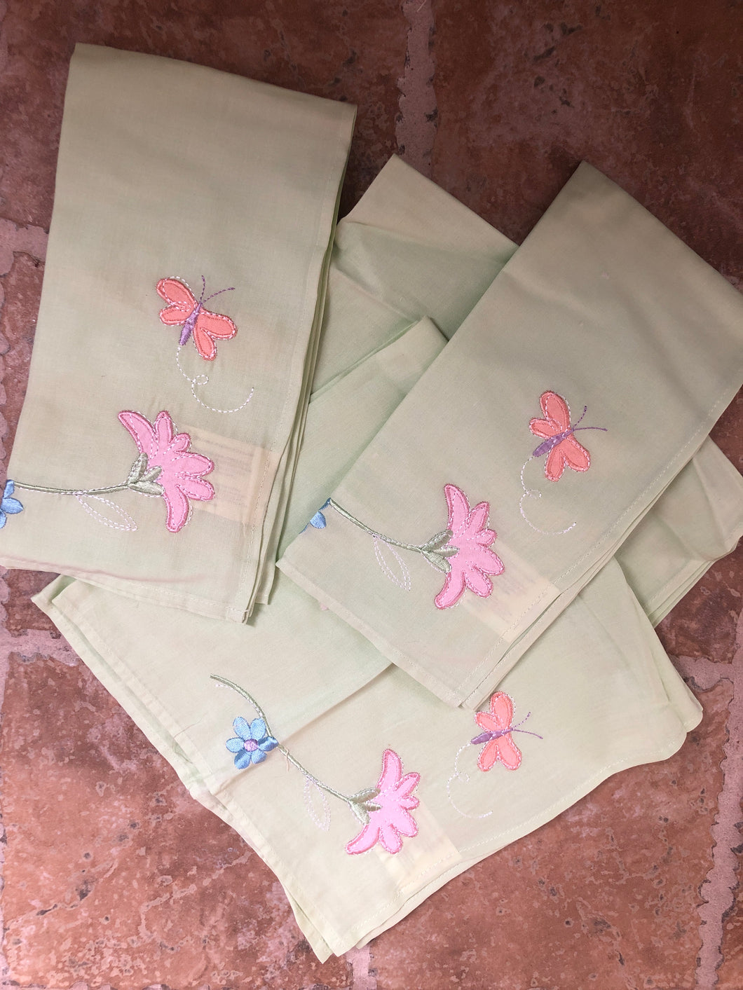 FABRIC napkins-SPRING GREEN W/FLOWERS-lot of 4