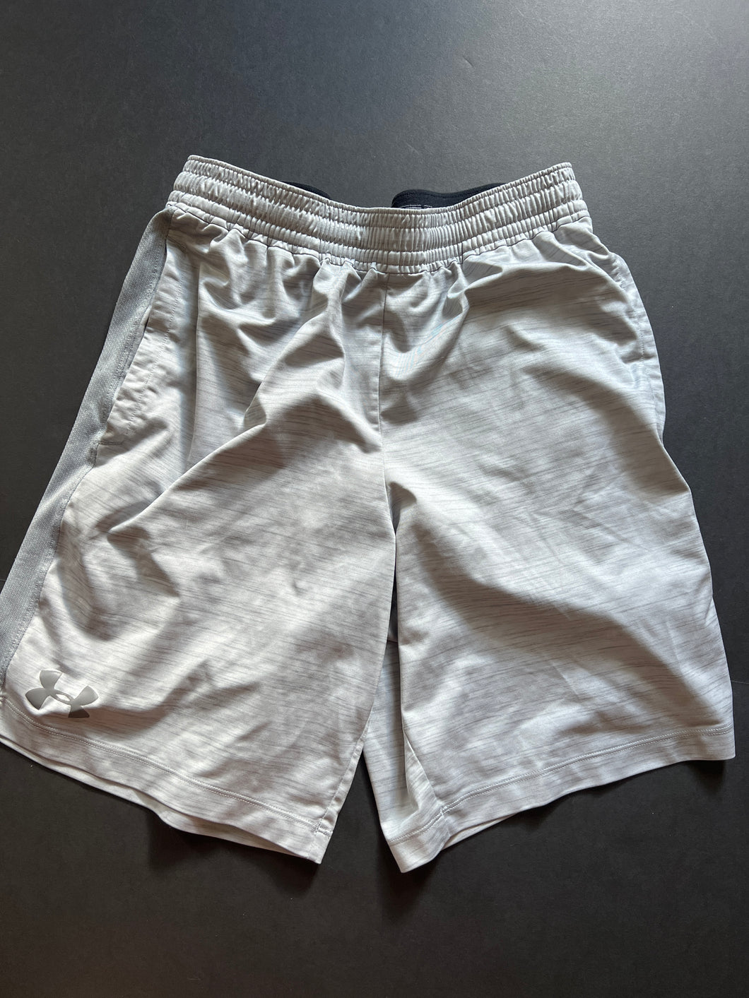 UNDER ARMOUR SHORTS LIGHT GRAY - DRAWSTRING - size Mens M