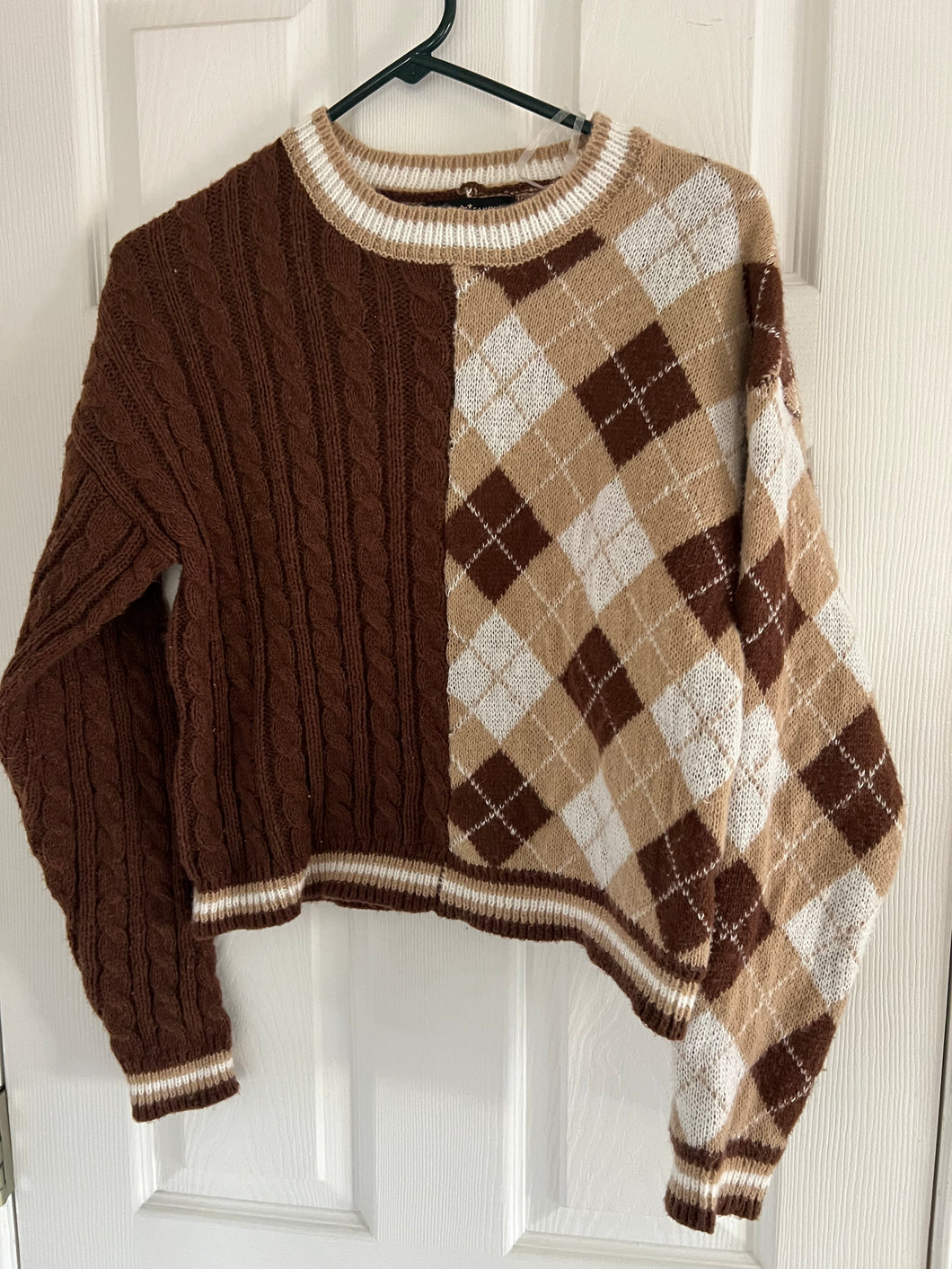 ALMOST FAMOUS SWEATER BROWN ARGYL - size Junior Girls M (7-9)