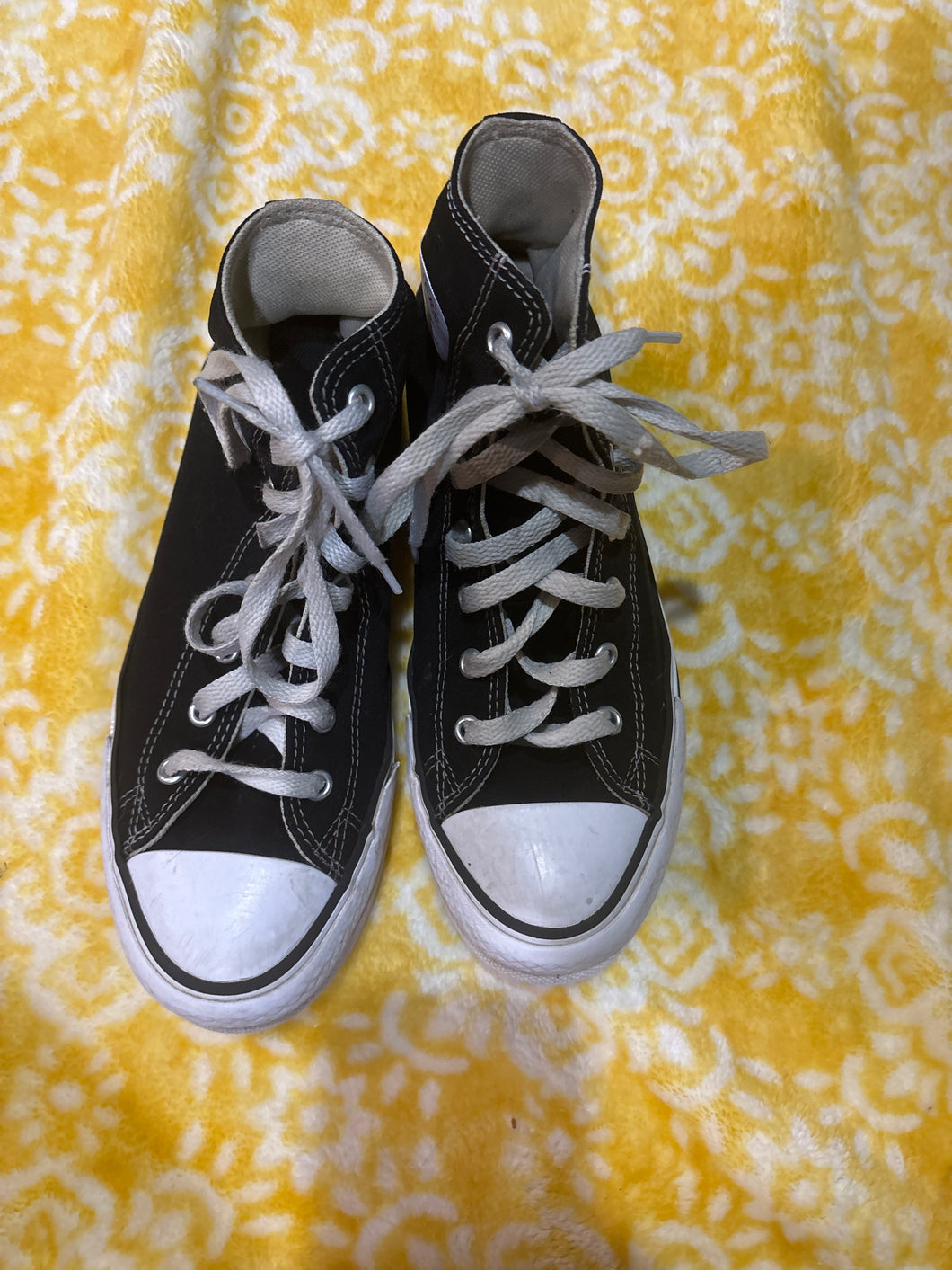 Converse High Tops Black - size shoes-youth 5