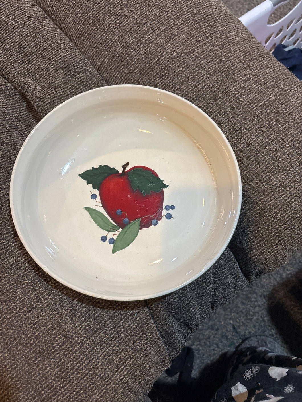 Apple design dish 6 inch