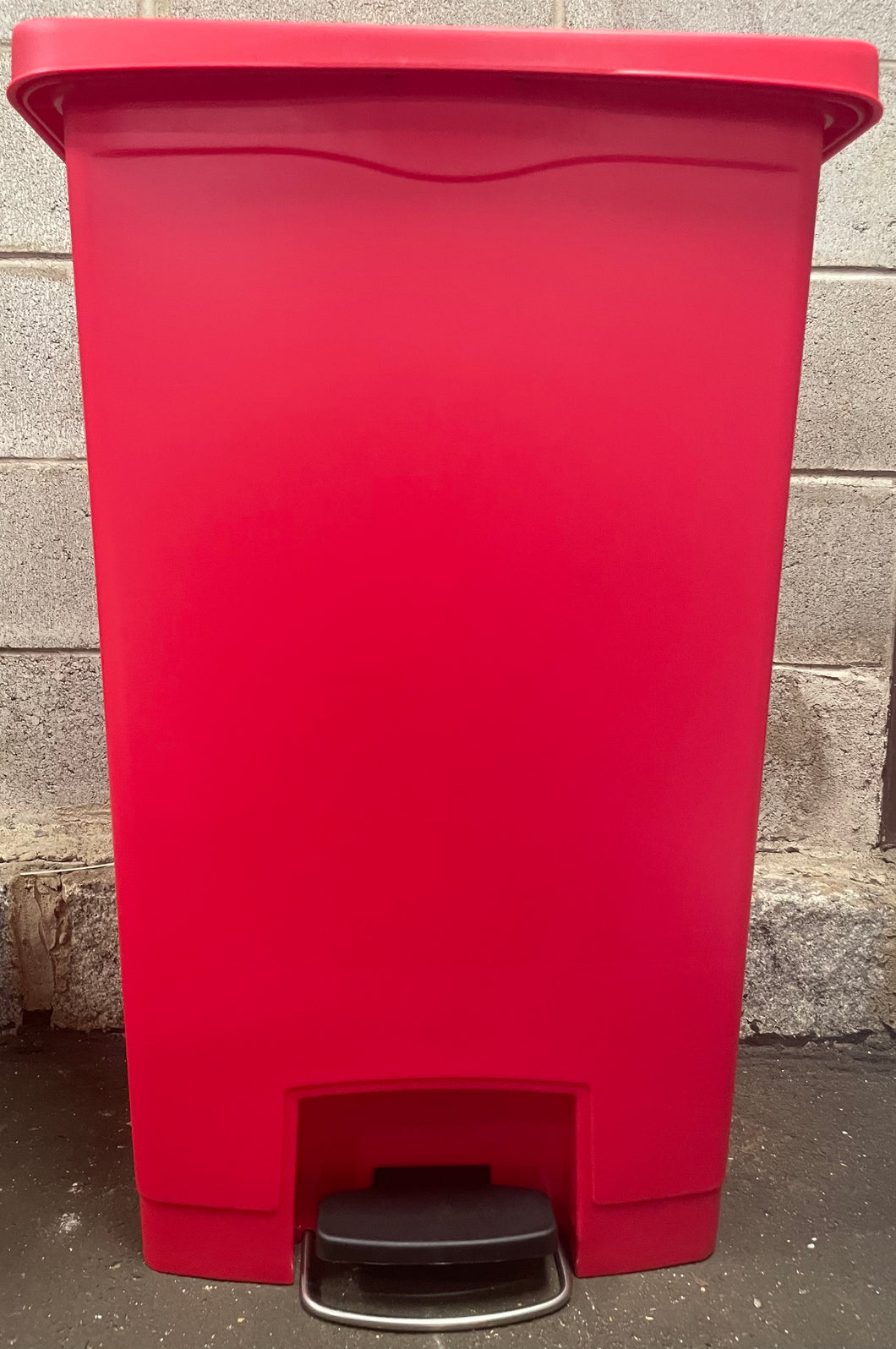NEW! Rubbermaid Slim Jim Resin Front Step-On