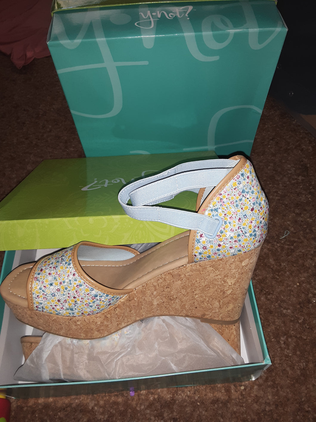 NEW SIZE 11 FLOWERED WEDGE SANDAL - size Shoes-Women 10