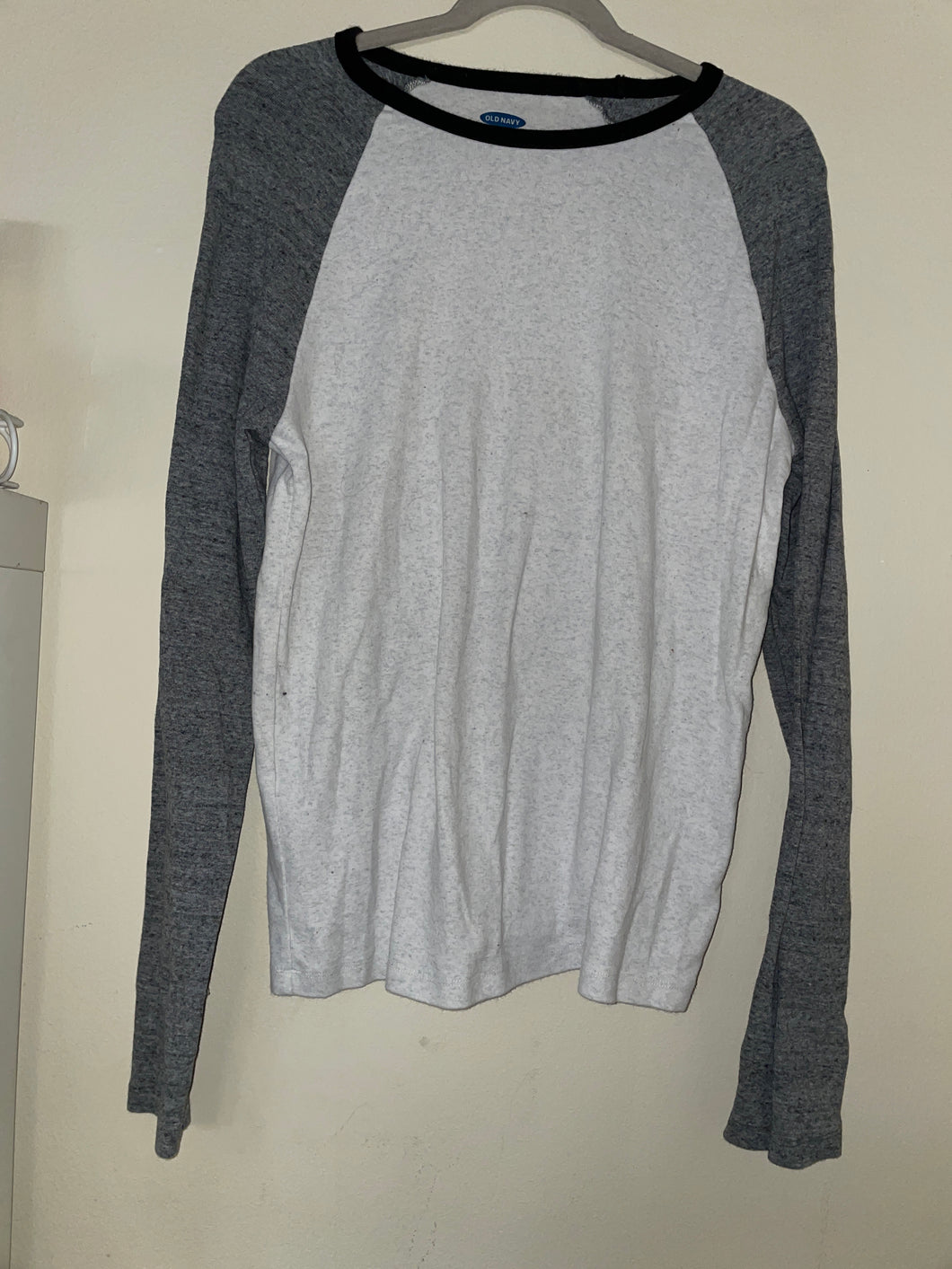 OLD NAVY GRAY/ WHITE LONG SLEEVE SHIRT - size Mens M
