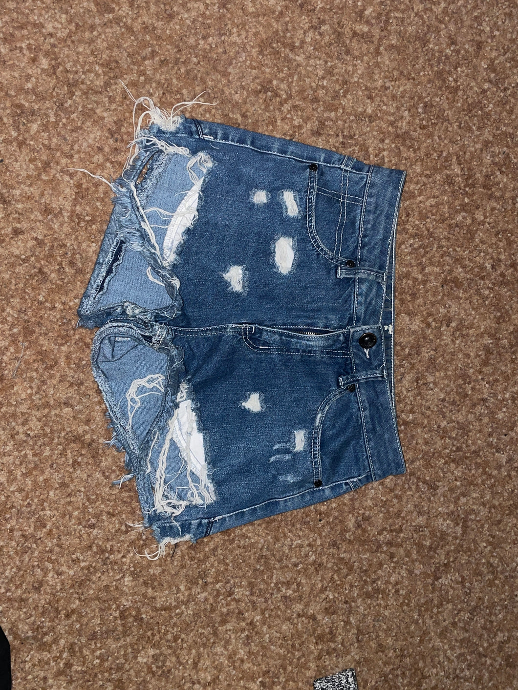 SIZE 7 REWASH SUPER DISTRESSED DENIM SHORTS - size Women M (8-10)