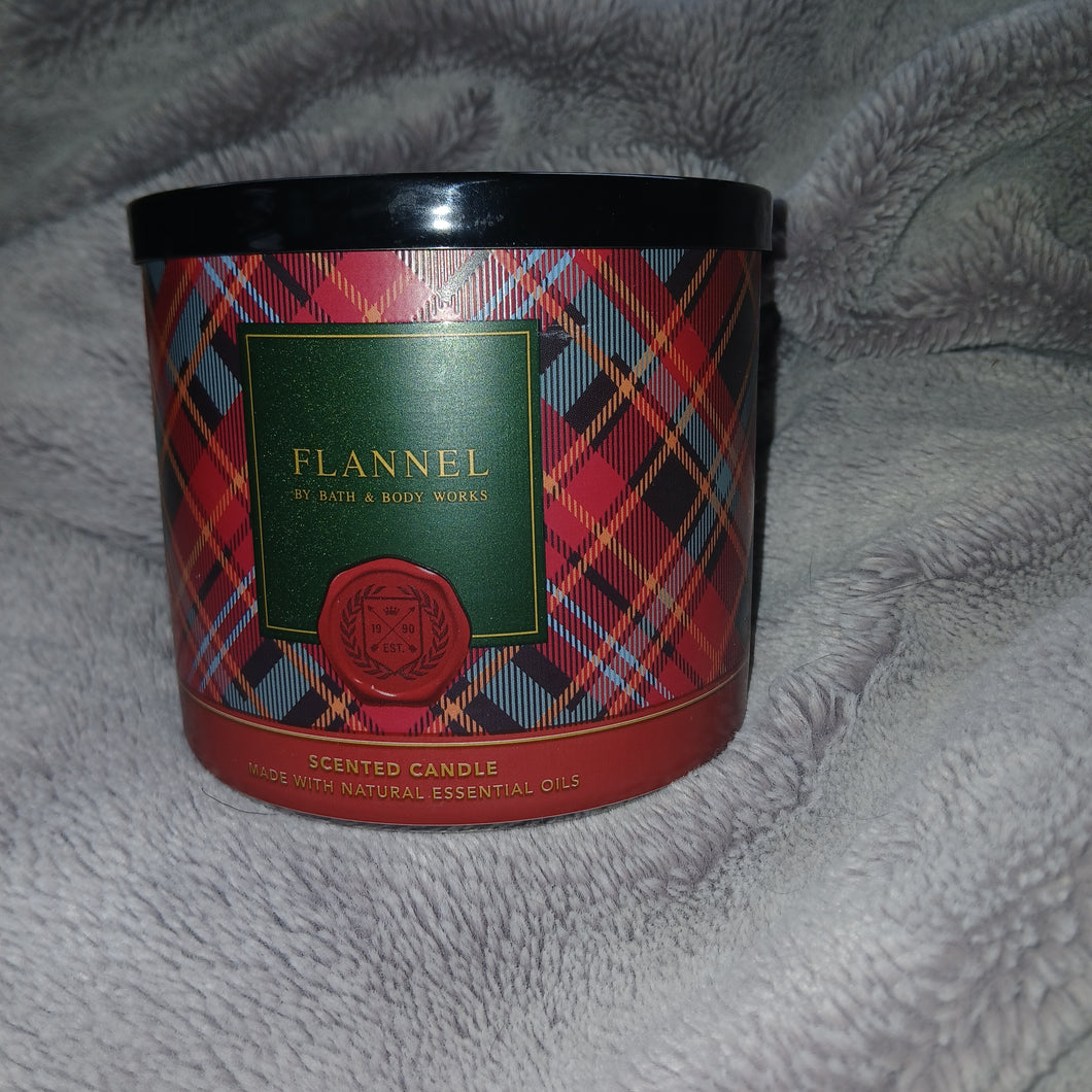 NEW BATH & BODYWORKS 14.5 FLANNEL CANDLE