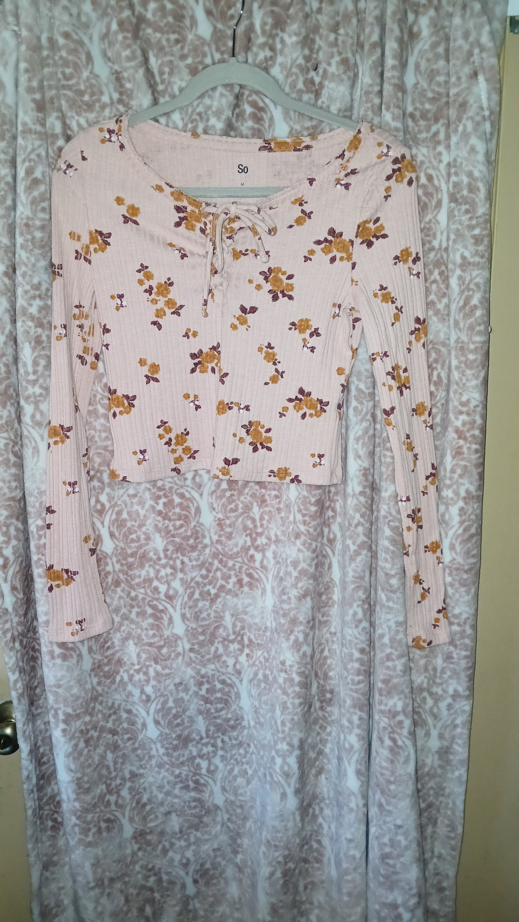 SO PEACH FLOWERED TOP - size Junior Girls M (7-9)