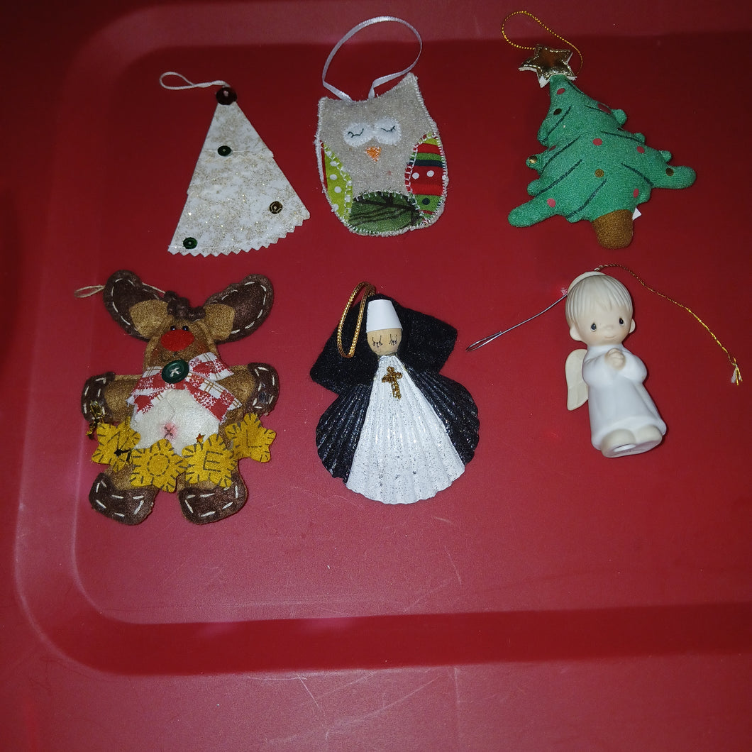 4 FELT, 1 SHELL, & 1 PORCELAIN ANGEL