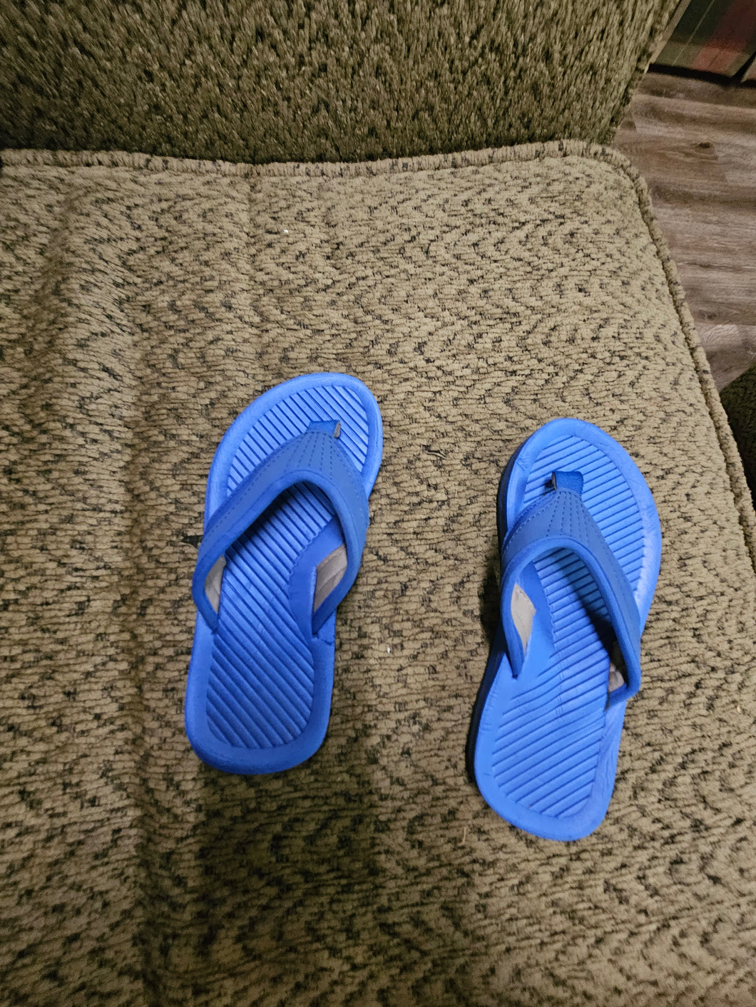 Blue flip flops - size Shoes-youth  3