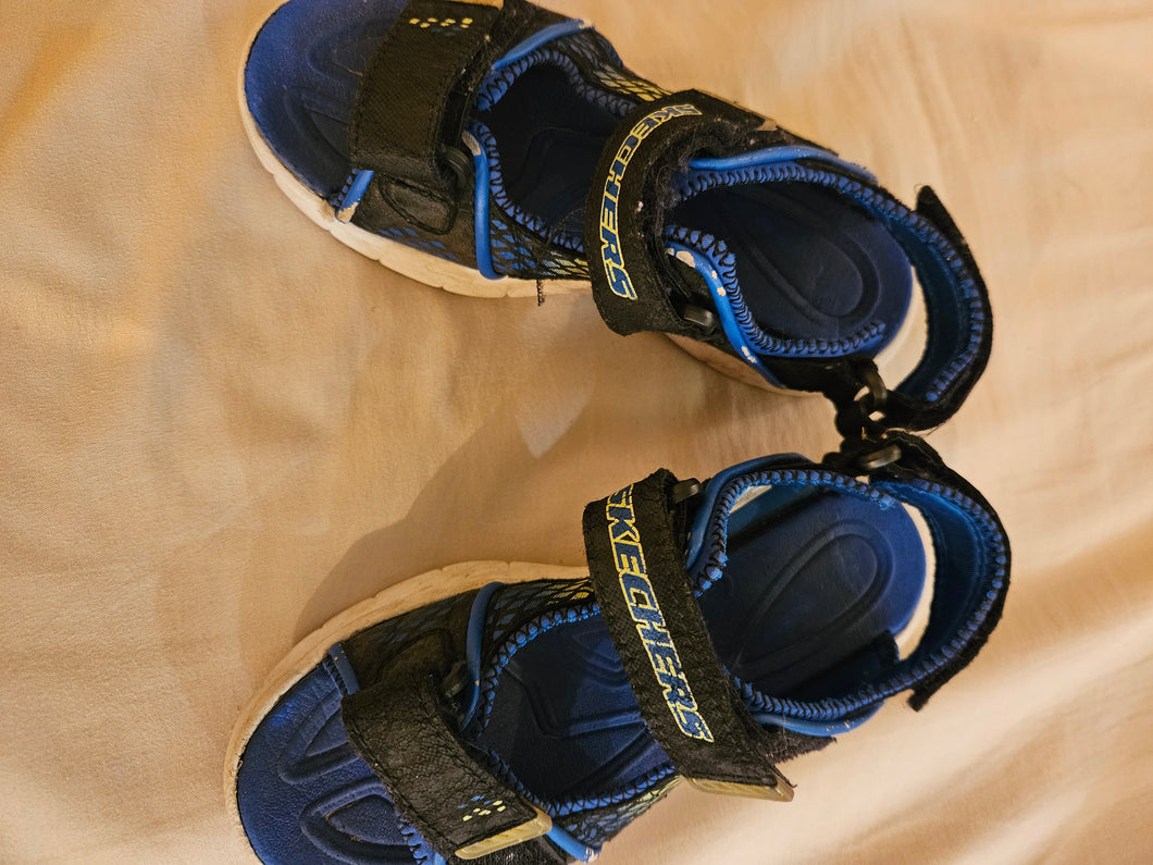 Sketchers sandals - size Shoes-youth  2