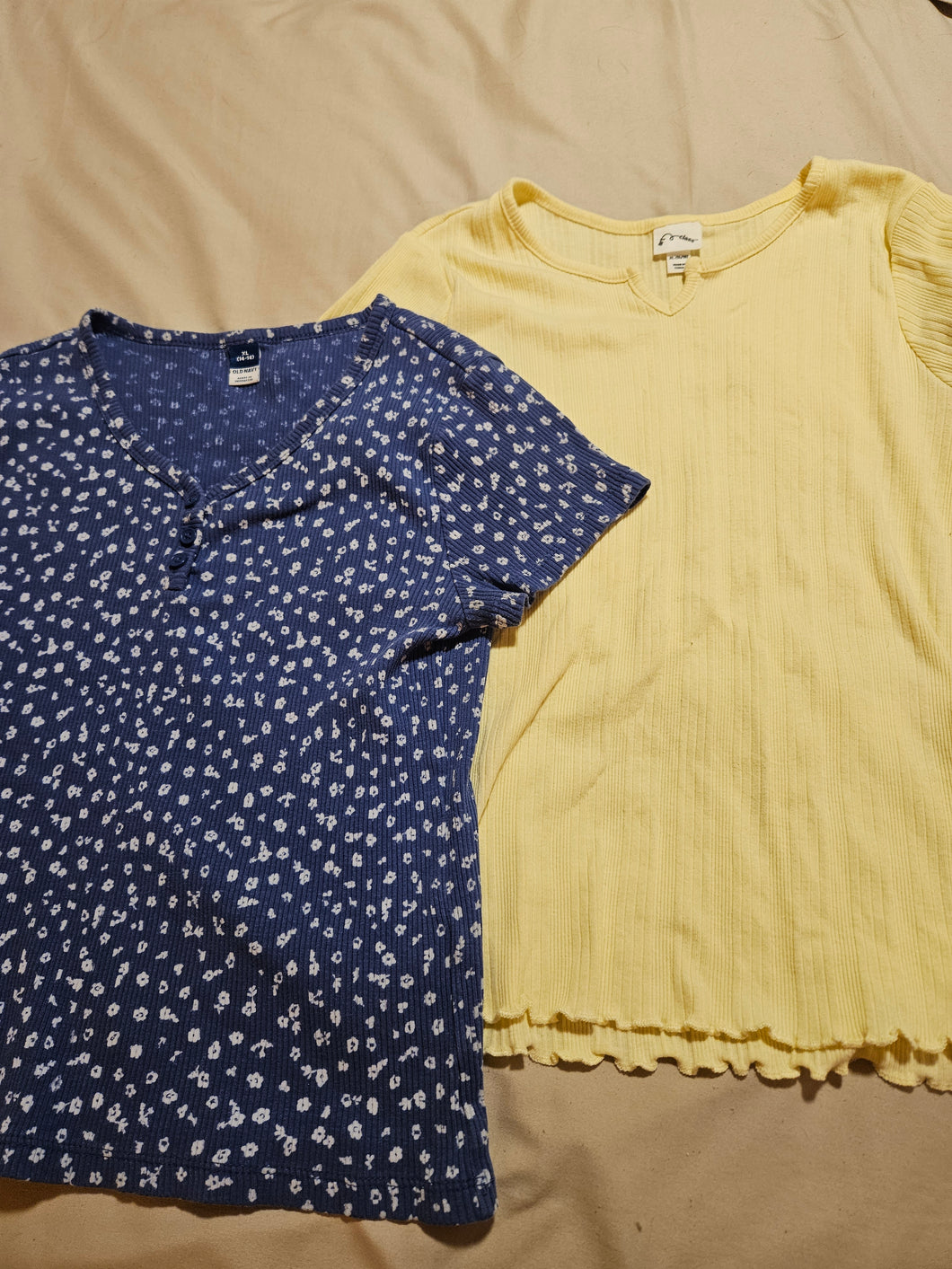 2 short sleeve shirts 1 blue 1 yellow - size Kids 14