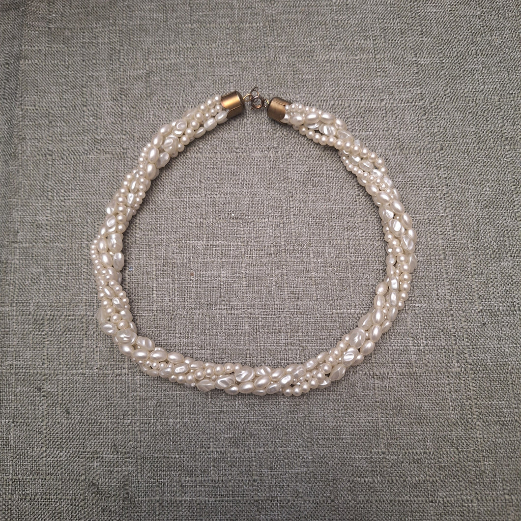 18 FAUX INTERTWINED PEARL CHOKER
