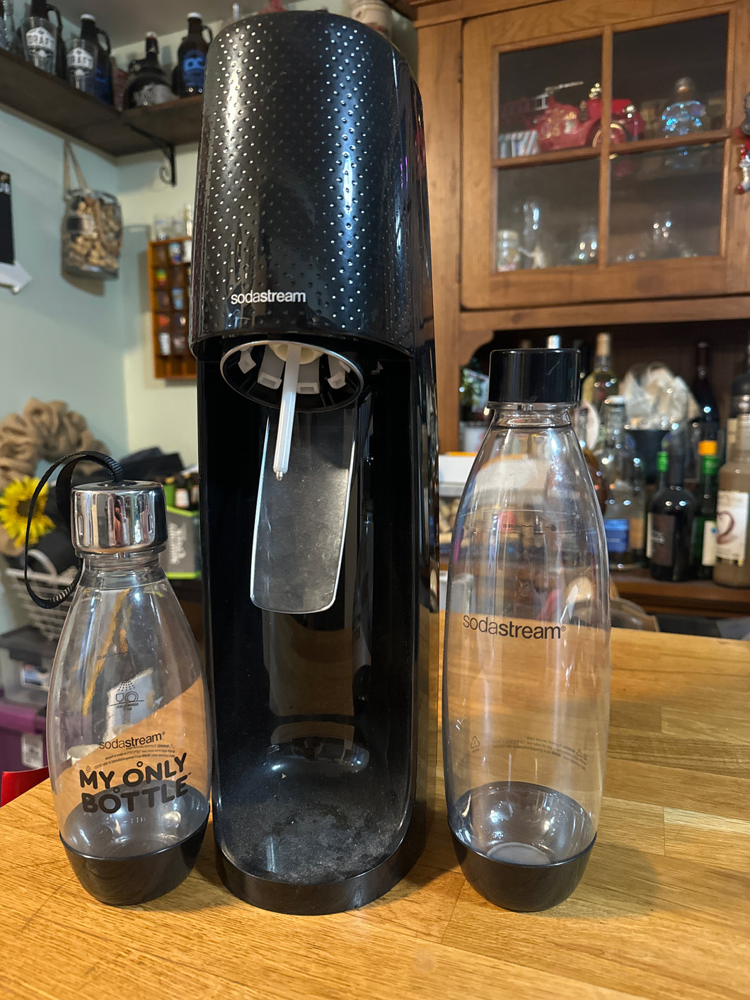 Soda stream w/ 2 bottles W/ carbonation tank