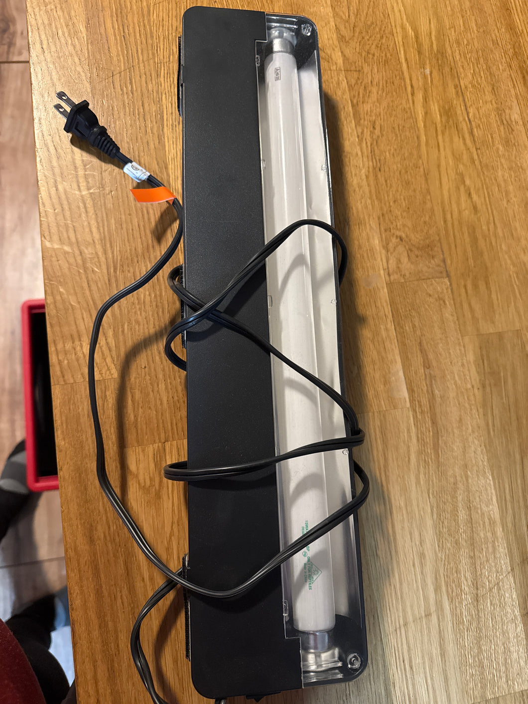 10 gal tank hood light w 15W T8 bulb