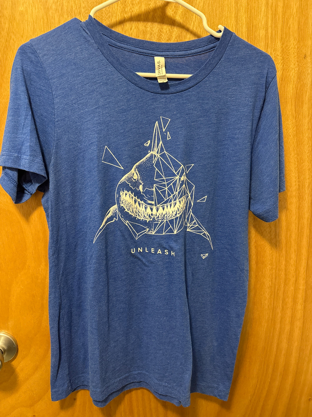 Pruvit women's tshirt Blue unleash/shark - size Women M (8-10)