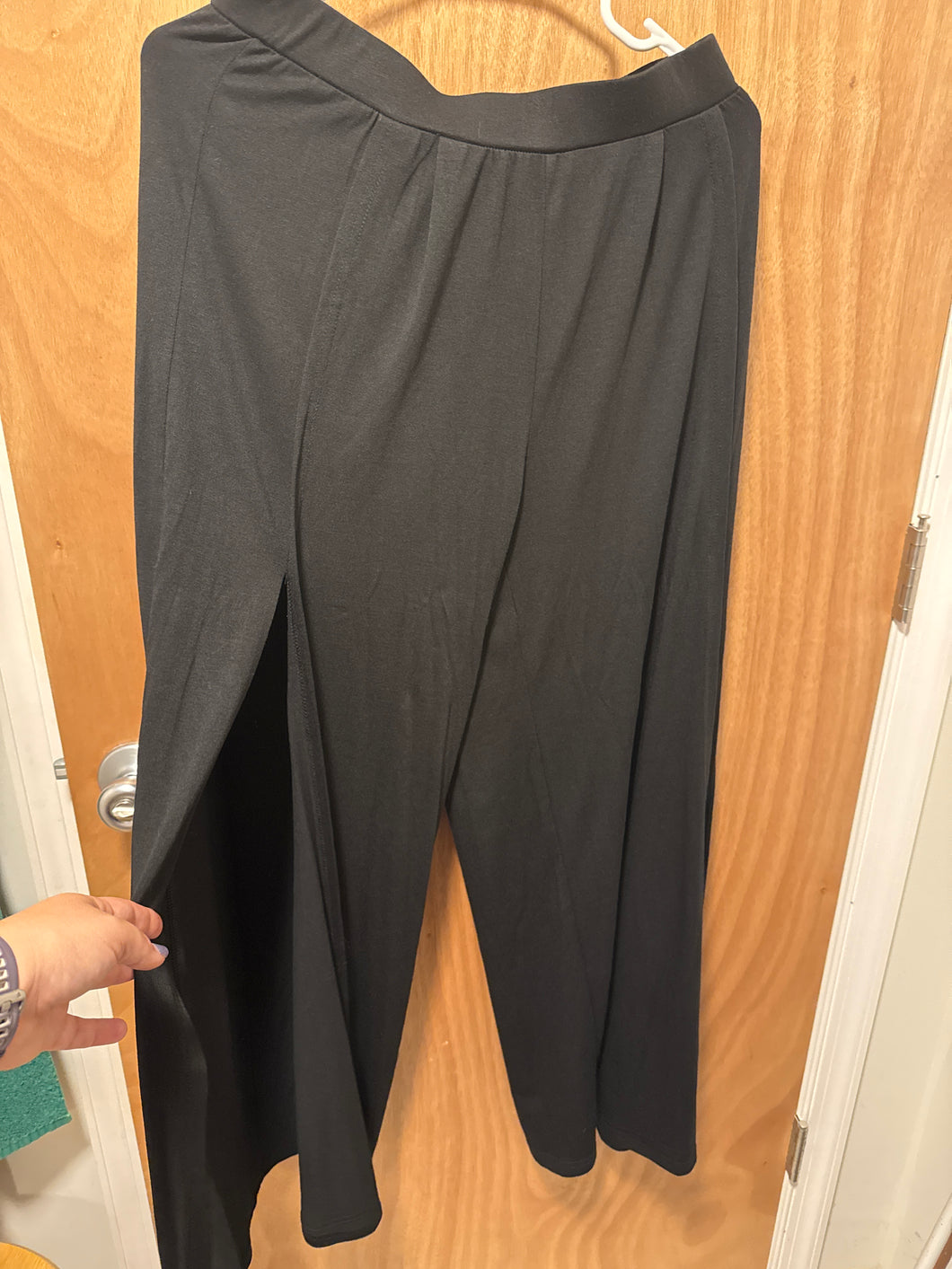 black knit pants with high side slits up thigh - size Women M (8-10)