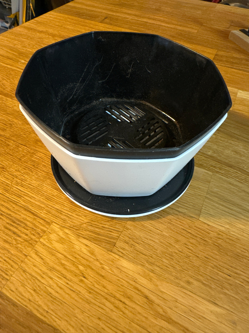 Set of 2 plant pots w/ Drip tray