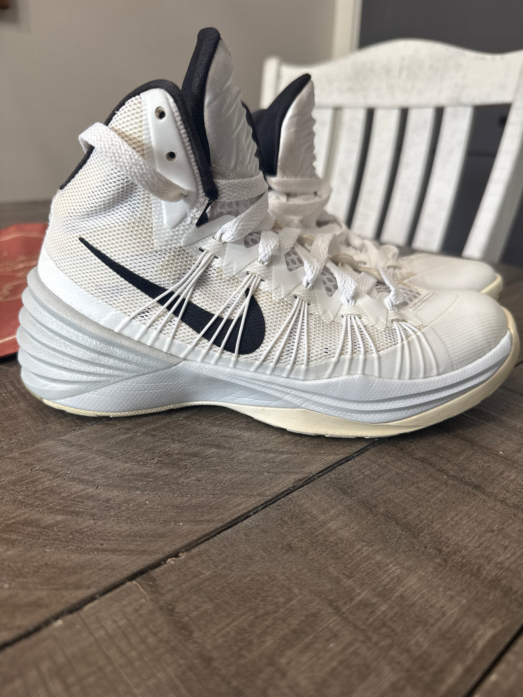 Nike Hyperdunk - size shoes-youth 5.5