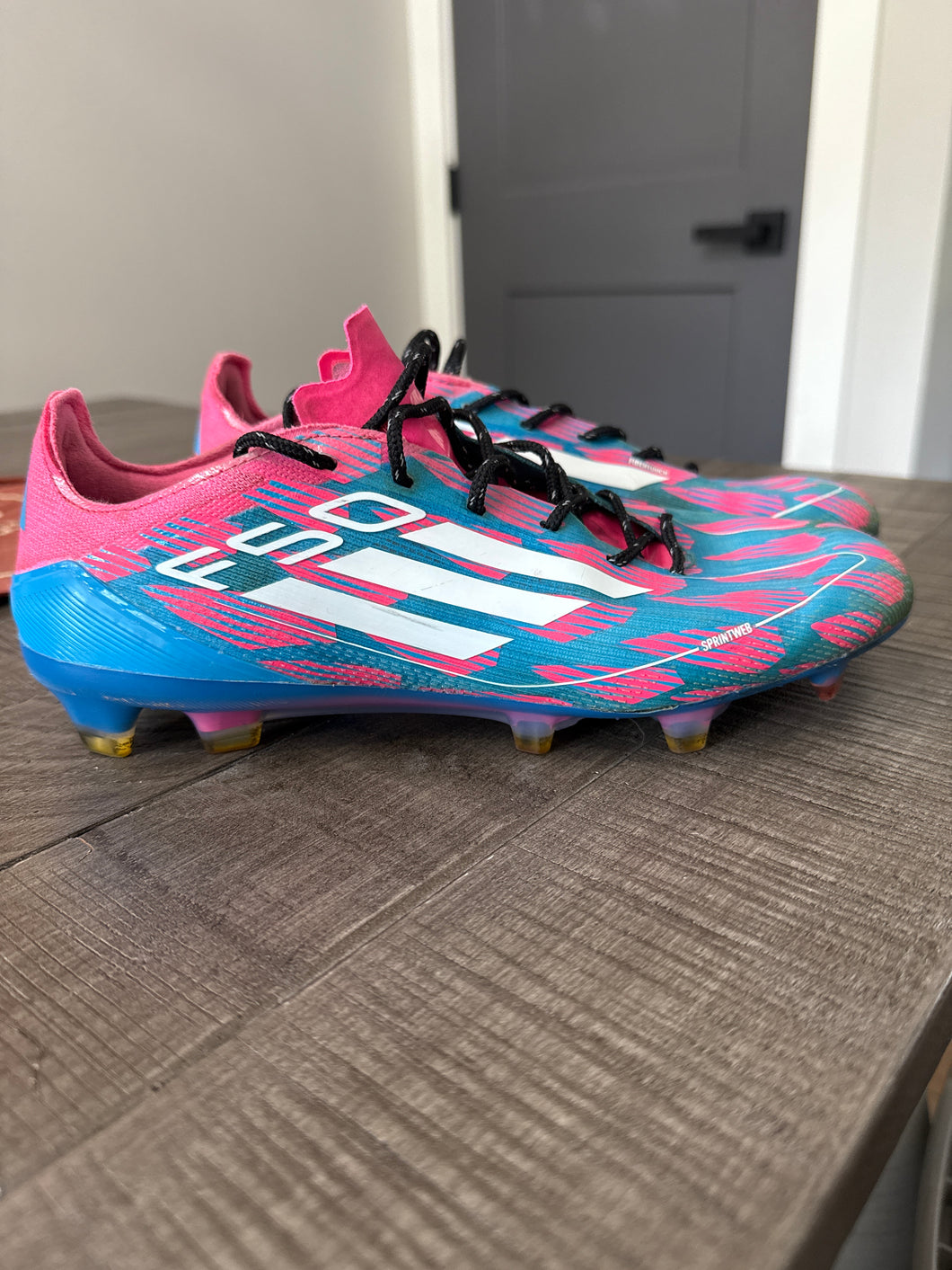 Adidas F50 Soccer Cleats Pink & Blue - size Shoes-Men 7