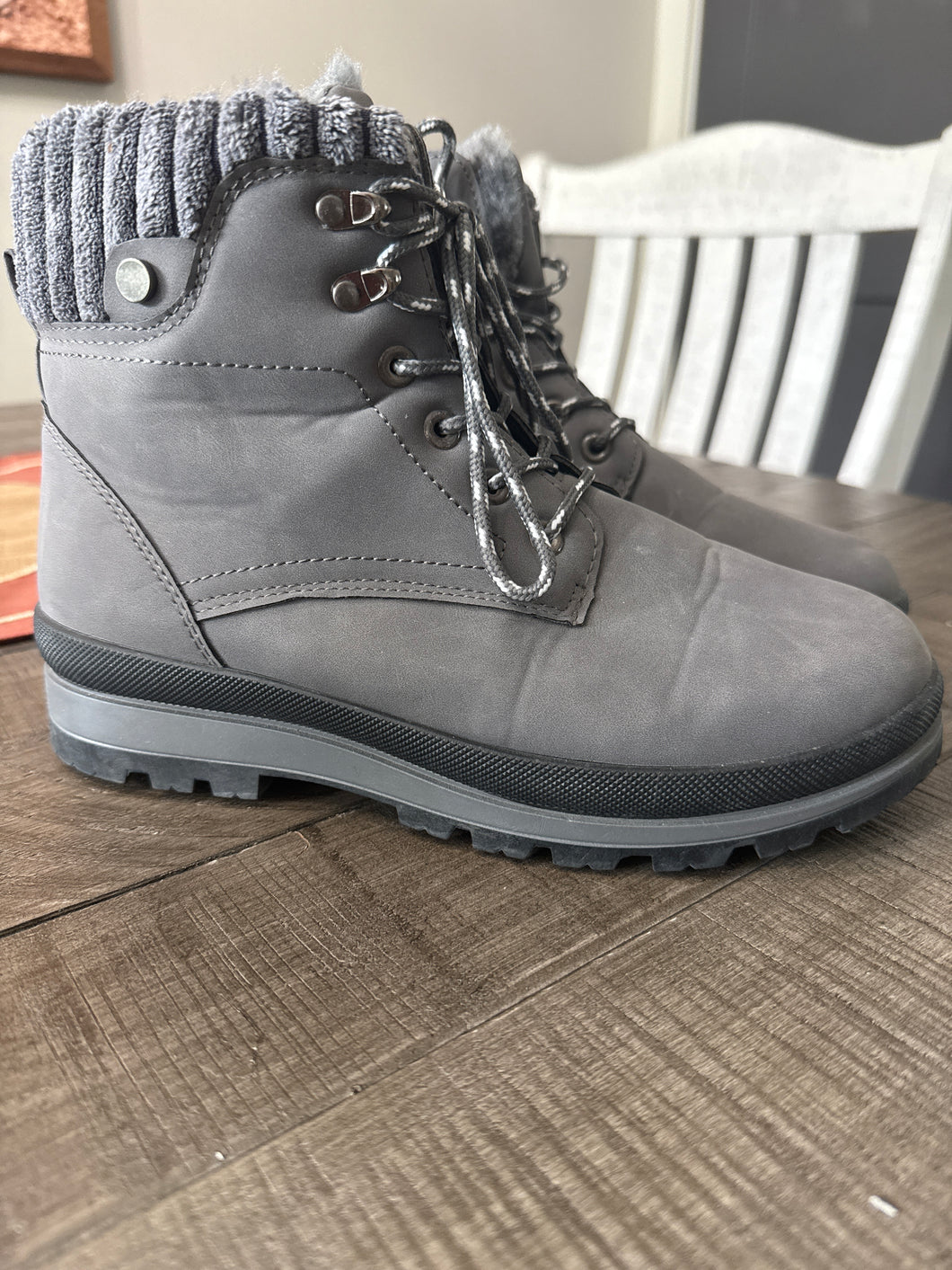 Grey Boots Fur Lined - size Shoes-Womens 7