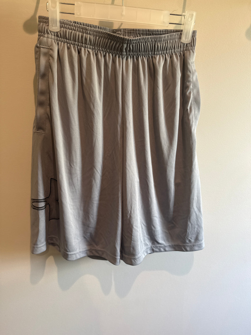 Gray Under Armour Shorts - size Mens S