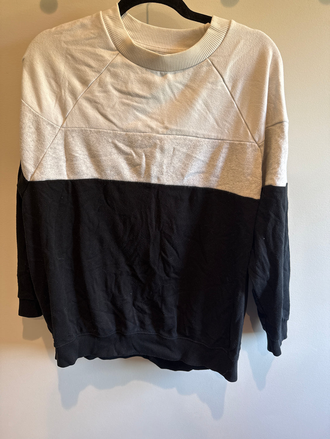 AmericanEagle sweatshirt Oversized - size Women S (4-6)