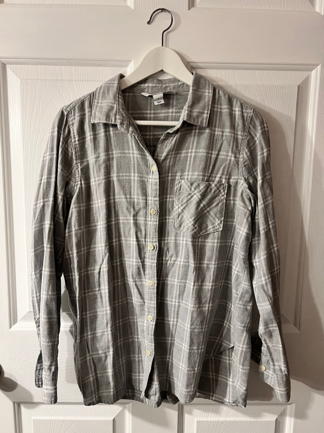 Old Navy grey flannel long sleeve button up - size Women L (12)