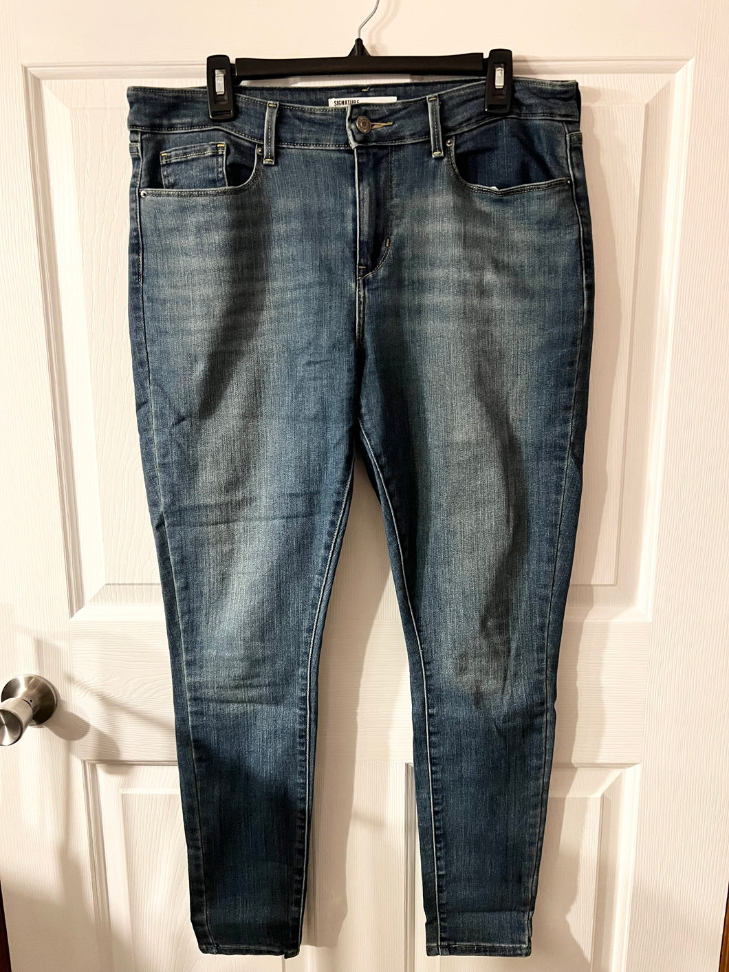 Levi Mid-Rise Skinny Jeans - size Women L (12)