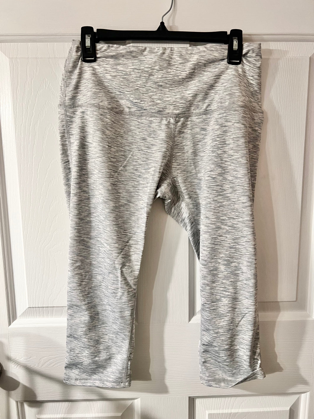 Heather grey capri leggings - size Women L (12)