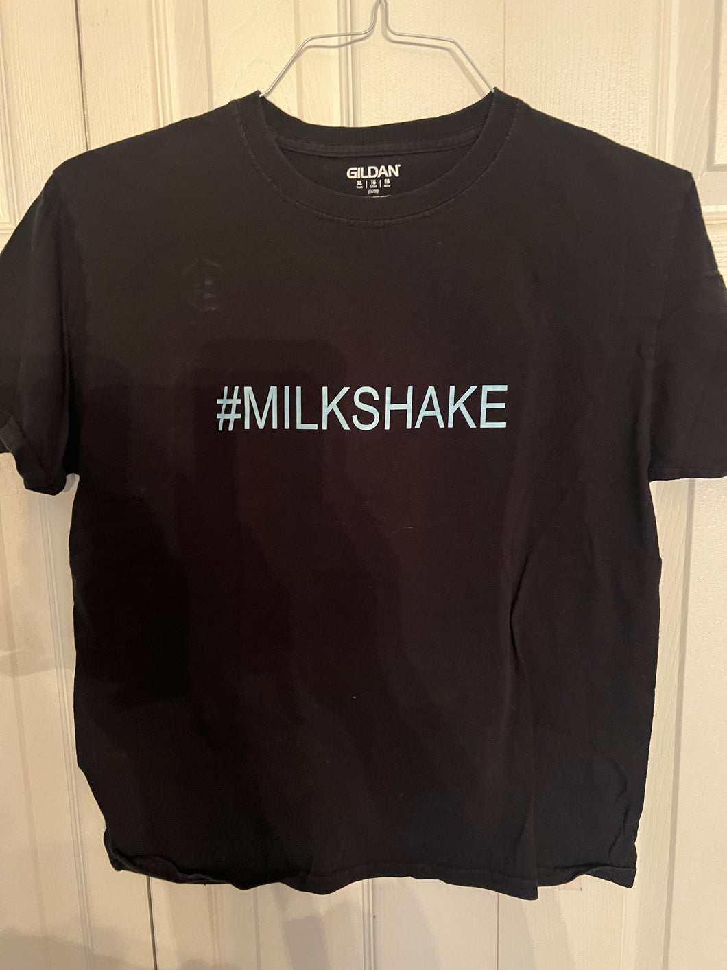 GILDAN TSHIRT #MILKSHAKE - size Junior Girls M (7-9)